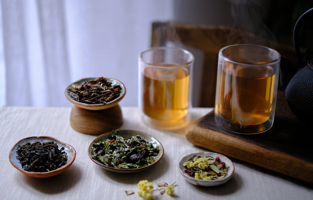 Les thés et les infusions créent des occasion de moments de partage, de convivialité, de chaleur humaine. C'est ce qu'exprime cette image institutionnelle de la marque Tea Tribes & Co.